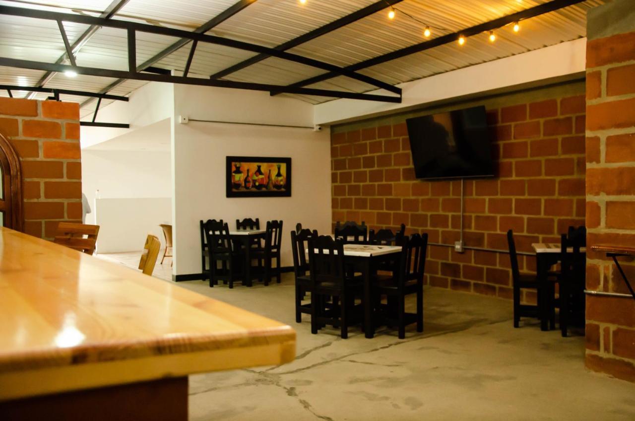 Casa Hotel Los Arboles เบลโญ ภายนอก รูปภาพ