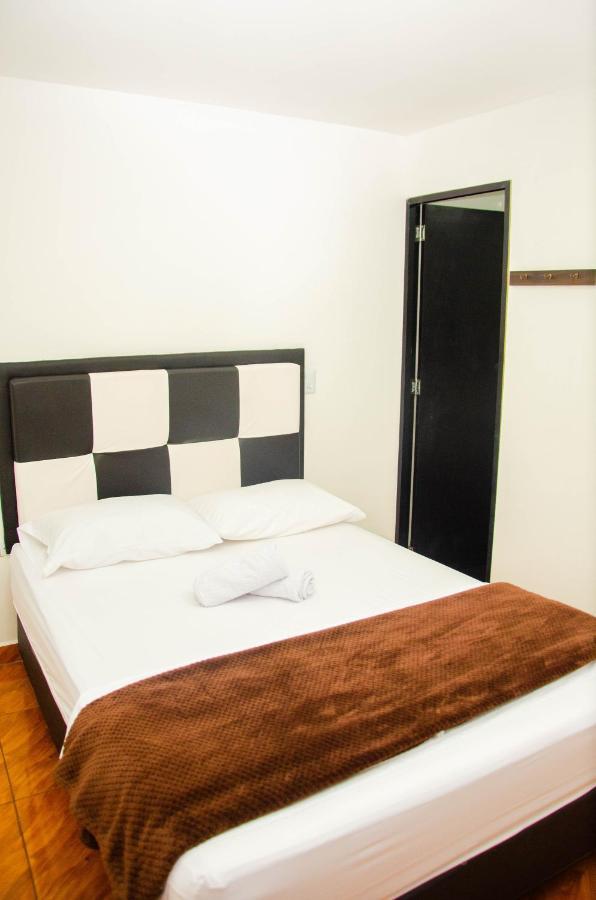 Casa Hotel Los Arboles เบลโญ ภายนอก รูปภาพ