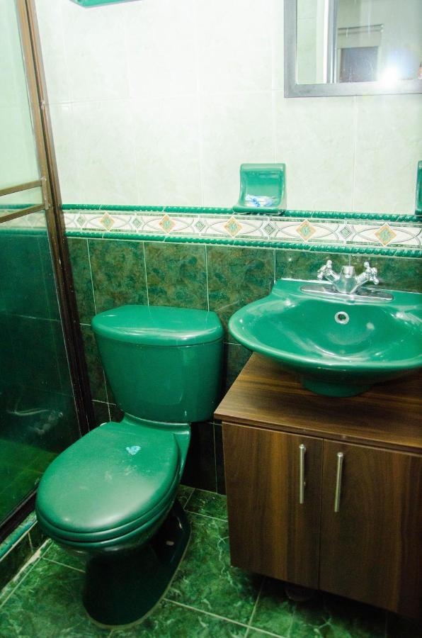 Casa Hotel Los Arboles เบลโญ ภายนอก รูปภาพ