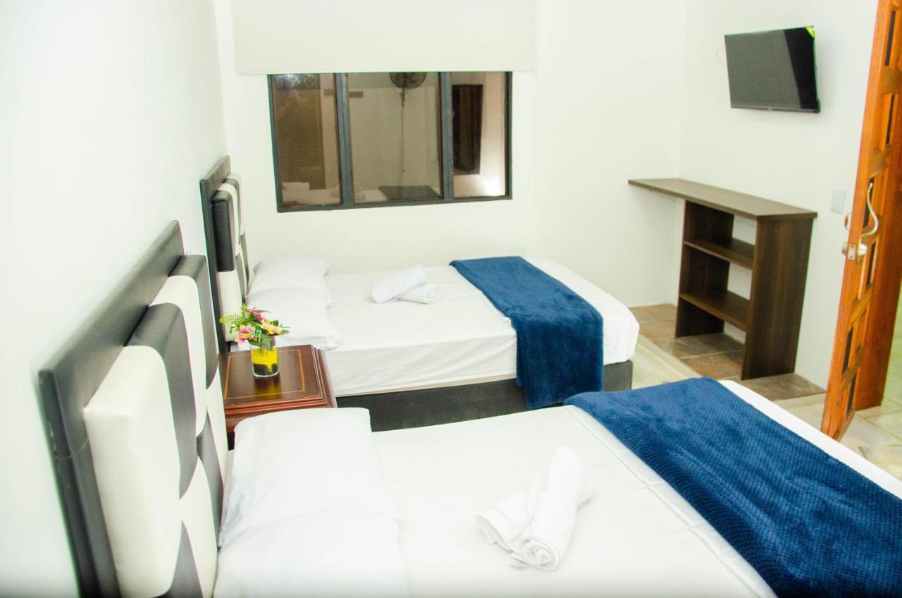 Casa Hotel Los Arboles เบลโญ ภายนอก รูปภาพ