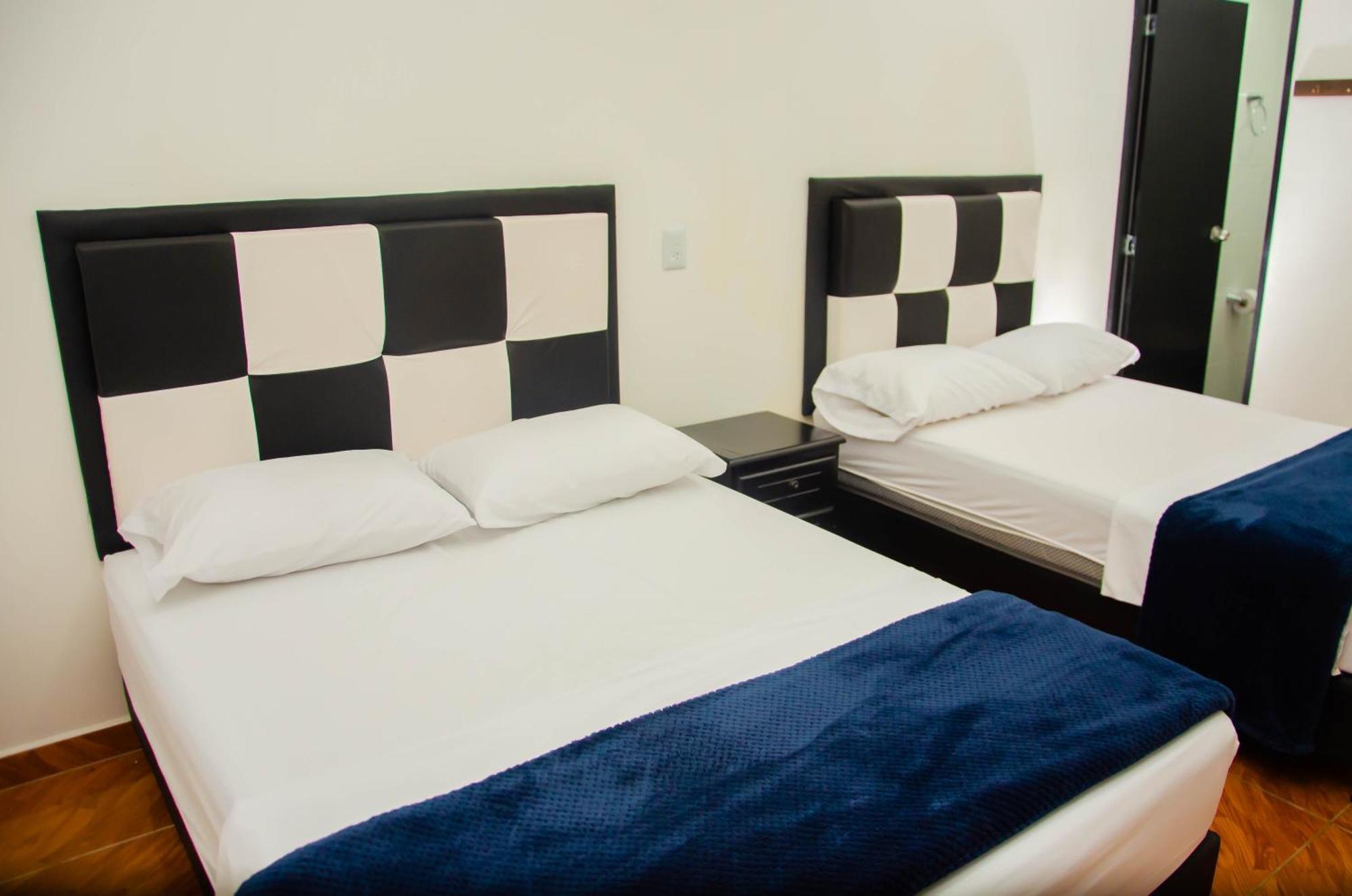 Casa Hotel Los Arboles เบลโญ ภายนอก รูปภาพ