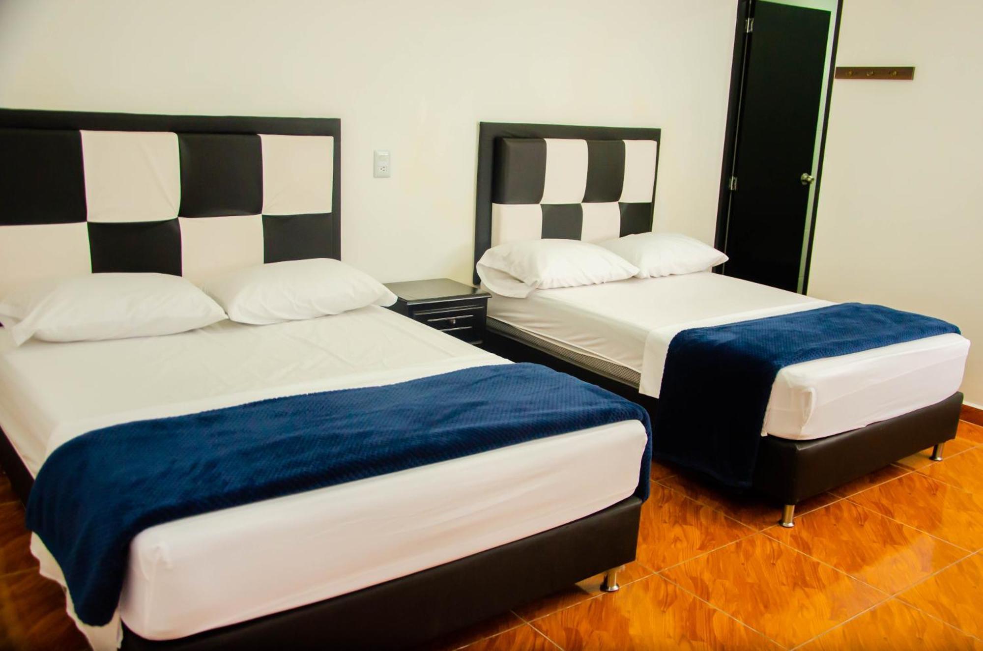 Casa Hotel Los Arboles เบลโญ ภายนอก รูปภาพ